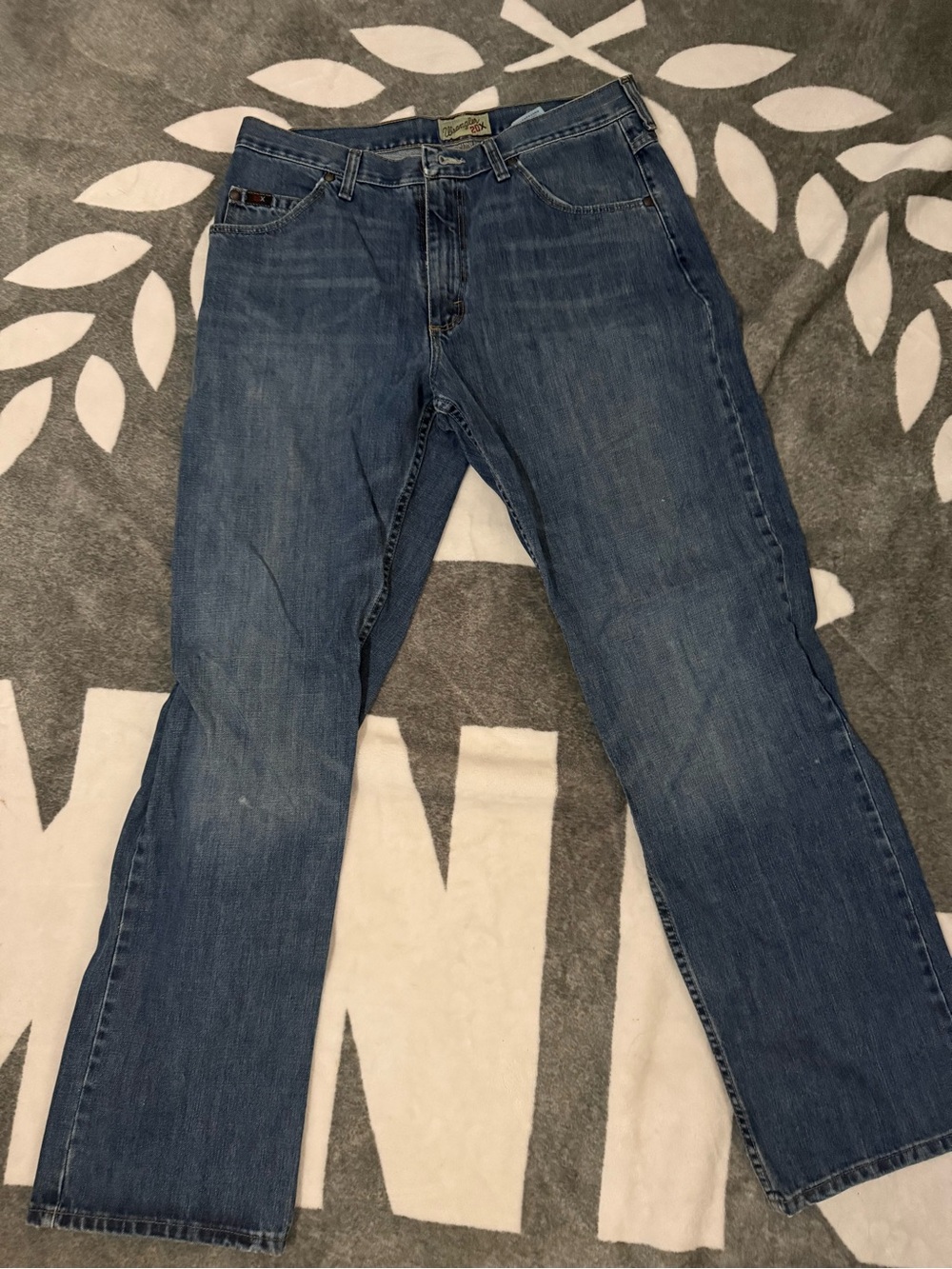 Wrangler Men's Medium Blue Straight Jeans